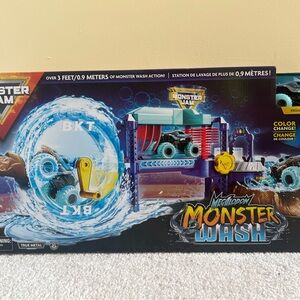 Monster Jam Megalodon Monster Wash  Monster Truck Play Set NEW Sealed